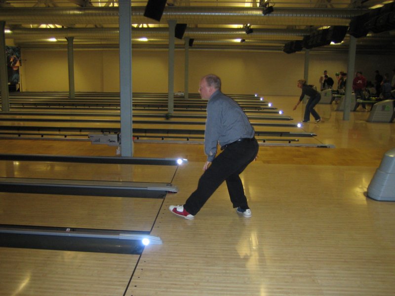 Mange goes Bowling 11